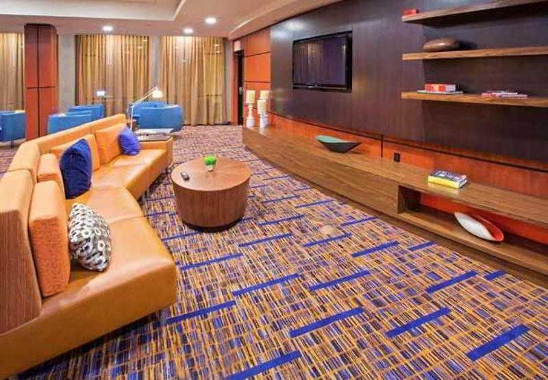 Courtyard Louisville Northeast Екстер'єр фото