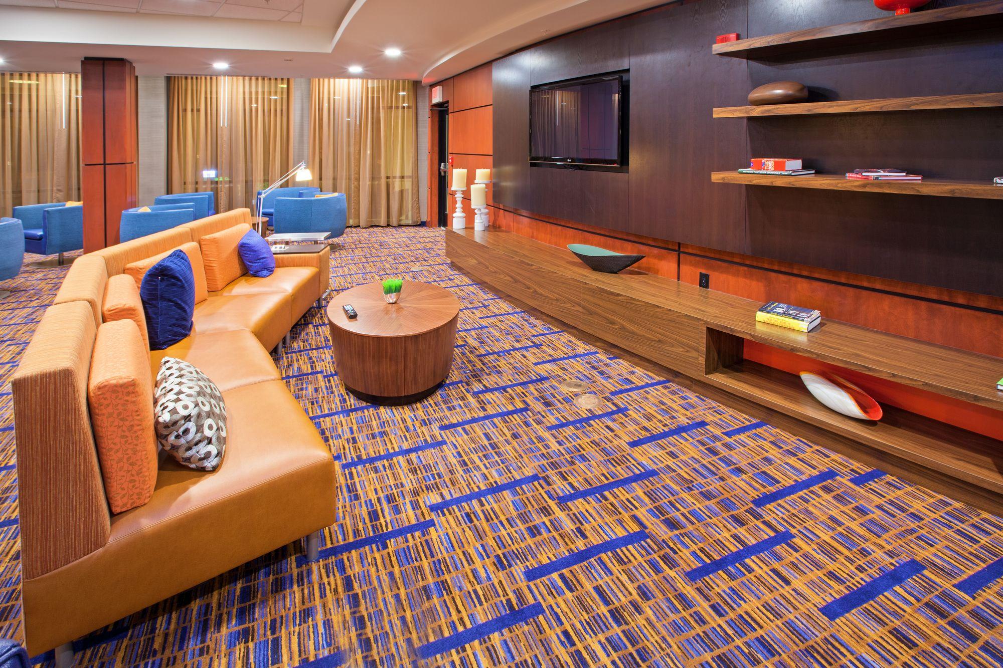 Courtyard Louisville Northeast Екстер'єр фото