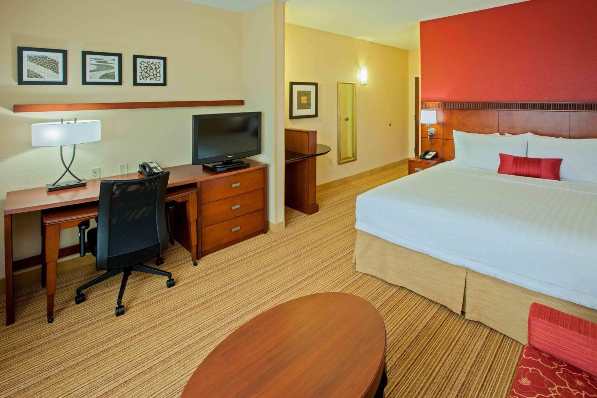 Courtyard Louisville Northeast Екстер'єр фото