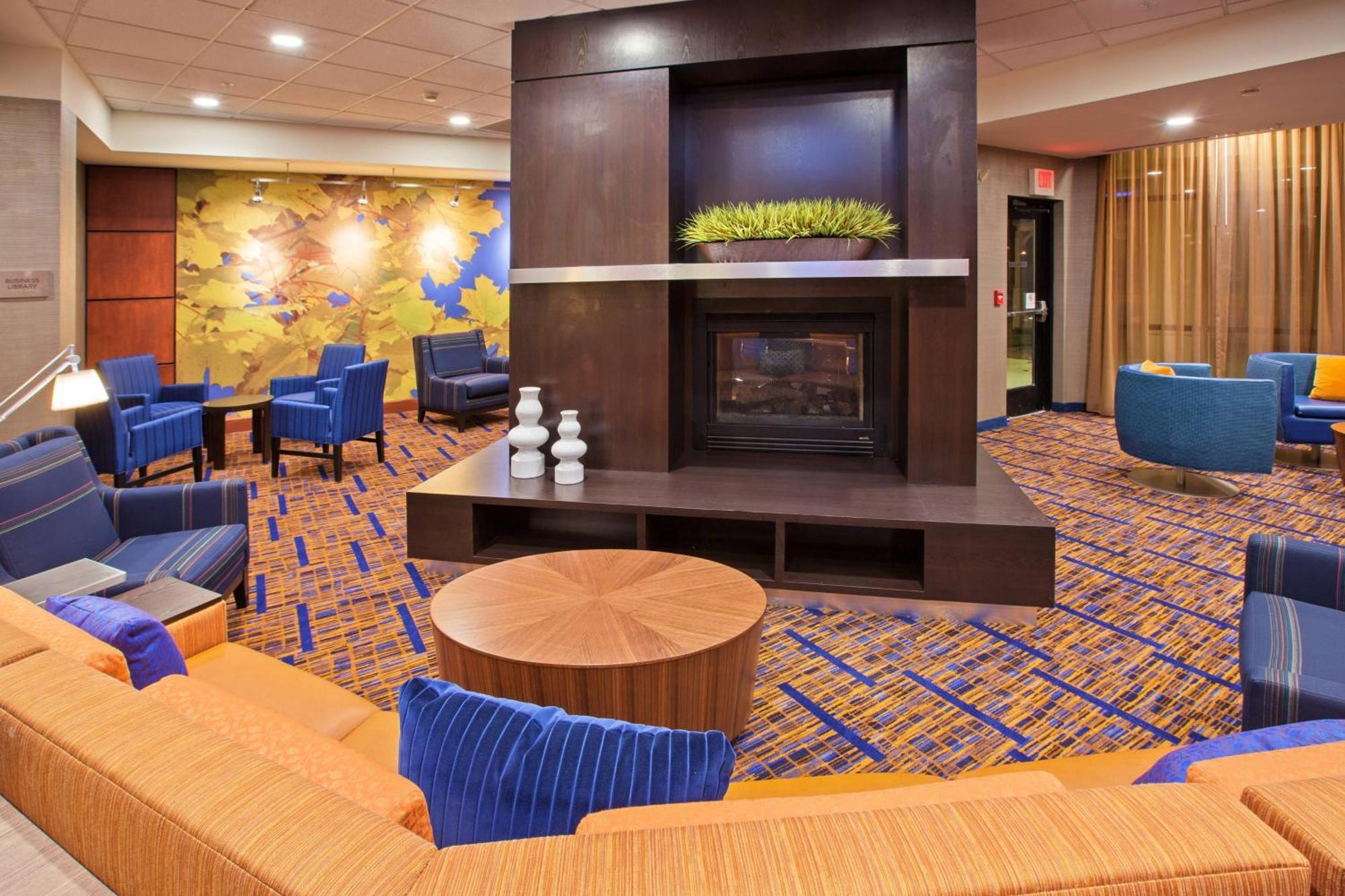Courtyard Louisville Northeast Екстер'єр фото